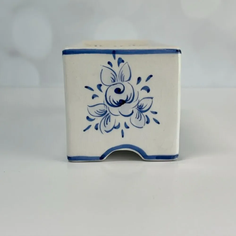 Vintage ELPA Alcobaca S.A. Leart Co Blue White Flower Brick Vase Portugal 558